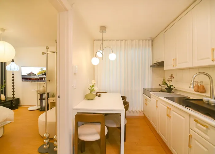 Appartement 8,9월 특가, 강남, 프리미엄 2br, 6인, 코엑스, 잠실, 롯데타워, Kspo돔, 성형, 삼성병원, Cozy Nest *